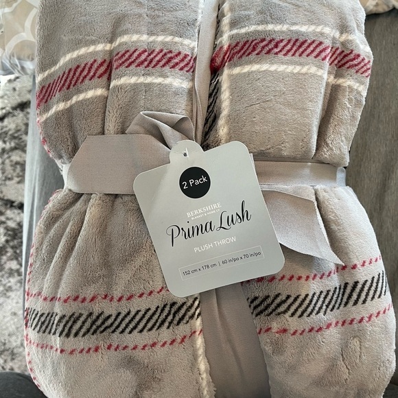 Berkshire Primaluxe 60"X70" Oversized Throw, 2-Pack - Picture 1 of 5